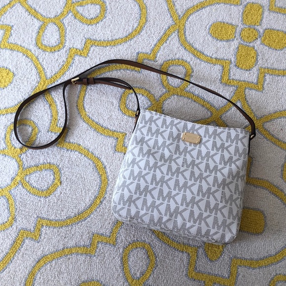 🤎NWT Michael Kors Vanilla Jet Set Travel Bag🤎 - Picture 1 of 9